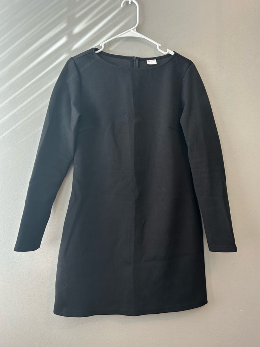Black Long-Sleeve body con dress